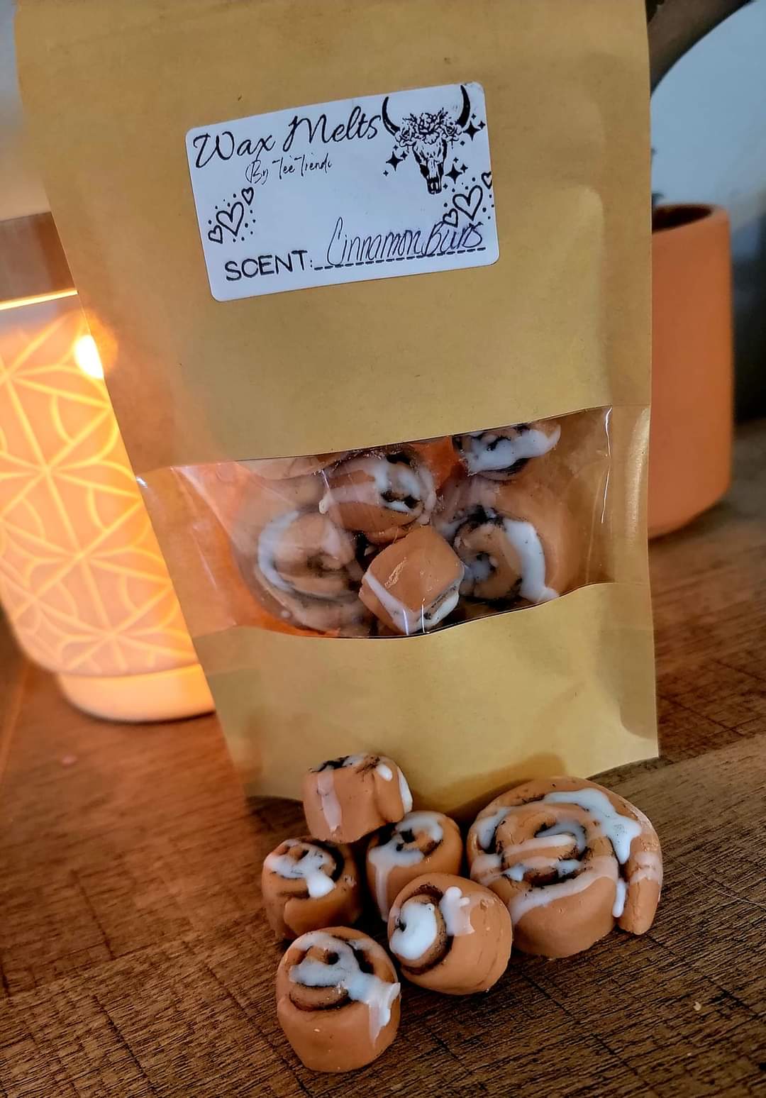 Wax melts that look and smell like cinnamon rolls.